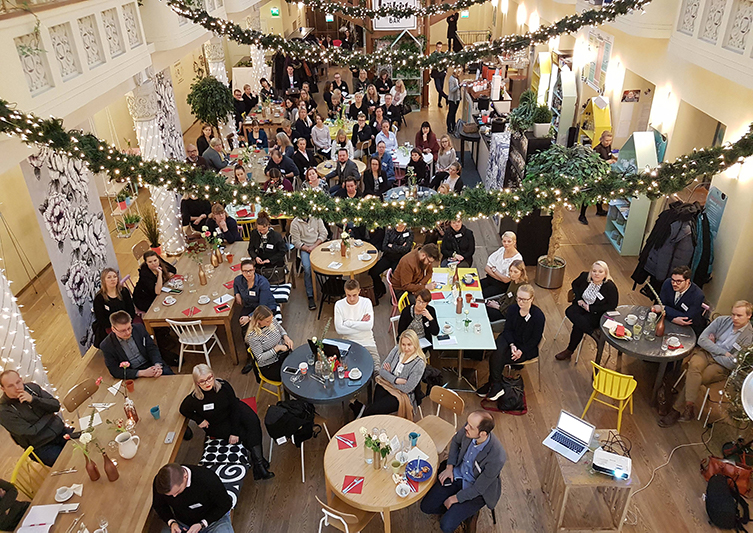 Koodiviidakon digiaamut vetivät Cafe Köketin täyteen markkinoijia
